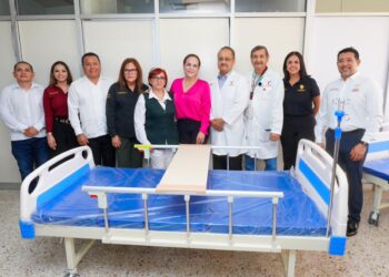 CARMEN LILIA CANTUROSAS Fortalece servicios médicos en NLD