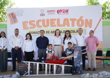 CARMEN LILIA CANTUROSAS Entrega a 300 escuelas equipo de mantenimiento