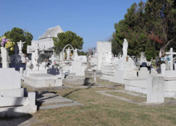 ESPERAN 10 MIL VISITANTES Panteones municipales listos para Día de Muertos
