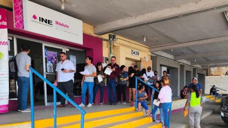 Más de 20 mil neolaredenses deben actualizar su credencial del INE