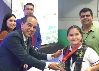 ORGULLO NEOLAREDENSE Alicia Gómez Domínguez triunfa en ExpoCiencias Tamaulipas
