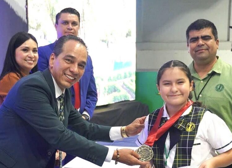 ORGULLO NEOLAREDENSE Alicia Gómez Domínguez triunfa en ExpoCiencias Tamaulipas