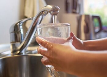 RESURGE PROBLEMA Laredenses se quejan de mal olor y sabor de agua