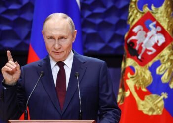 SI ENTREGA A UCRANIA MISILES TOMAHAWK Advierte Putin: Trump destruiría relación