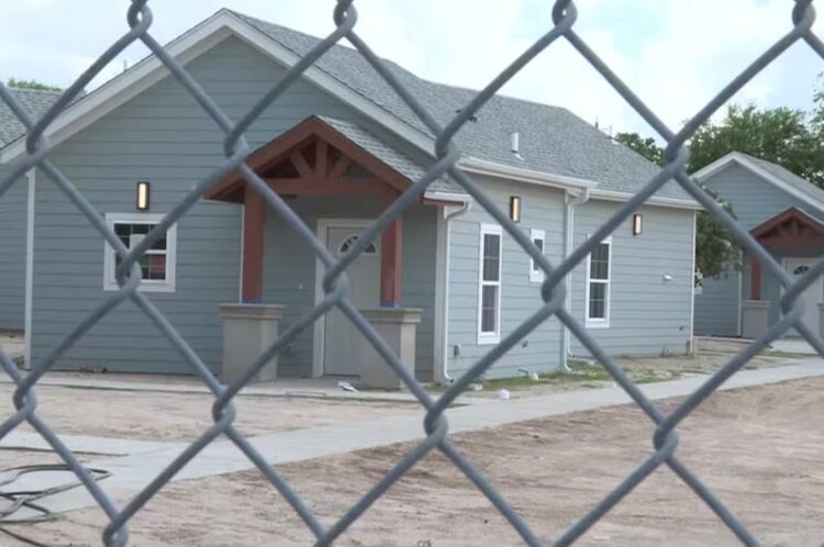 CON PRECIOS ACCESIBLES Casitas brindarán hogar a veteranos necesitados