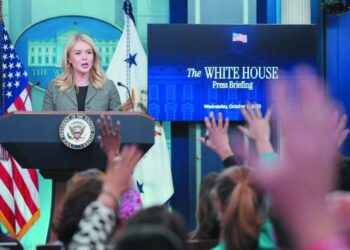 TRAS CIERRE DE GOBIERNO Anuncia Casa Blanca despidos “inminentes”