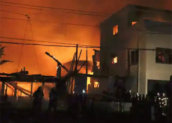 Incendio devora más de 170 edificios en Japón