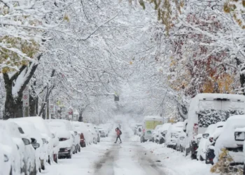 375 MIL HOGARES Intensa nevada polar deja sin luz a Canadá