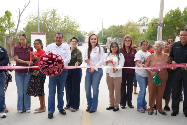 CARMEN LILIA CANTUROSAS ENTREGA IMPORTANTES OBRAS DE PAVIMENTACIÓN EN COLONIAS 150 ANIVERSARIO Y FRANCISCO VILLA 
