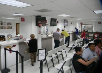 Motociclistas aprovechan los descuentos en Oficina Fiscal