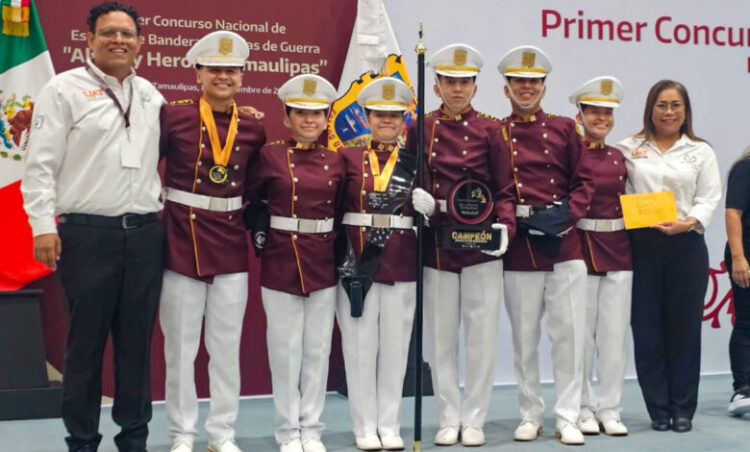 Estudiantes UAT obtienen 1er lugar en concurso de escoltas y bandas de guerra