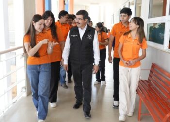 Constata rector logros y avances académicos de la Prepa 3 UAT