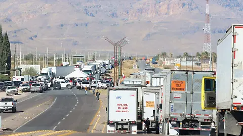 Transportistas mantendrán bloqueo