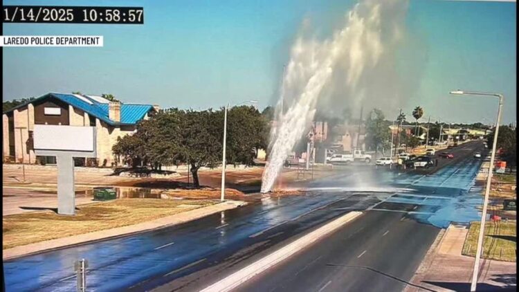 TUBERÍAS VIEJAS COLAPSAN Fallas hidráulicas obligan cierres y evacuaciones escolares en Laredo
