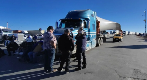 Acuerdan levantar bloqueos carreteros