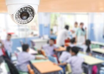 Crede propone videovigilancia en aulas para proteger a estudiantes