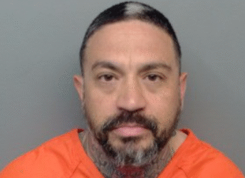 Arrestan a policía escolar en Laredo acusado de acoso a mujer