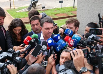 LO QUIERE EN LA PRESIDENCIA Candidatura de hijo de Bolsonaro tumba mercados