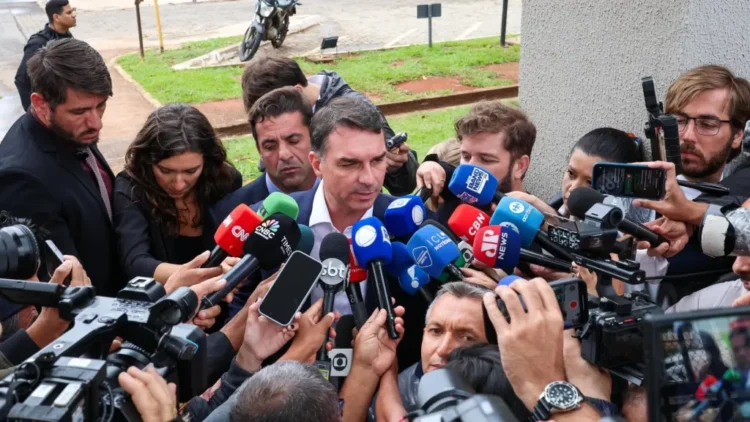 LO QUIERE EN LA PRESIDENCIA Candidatura de hijo de Bolsonaro tumba mercados