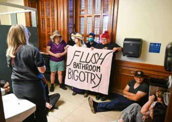 Ley de Baños Públicos pega a los transgénero