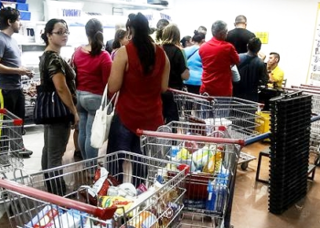 ECONOMÍA Prefieren comprar en negocios locales