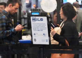 EN AEROPUERTOS Cobrarán 45 dls. a quien no muestre REAL ID al volar
