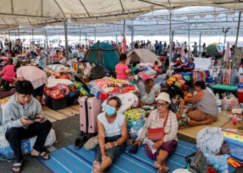 A 2 SEMANAS DE LA NAVIDAD Huyen de la guerra 700 mil en Congo y Tailandia