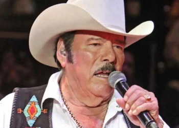 “ME ESTÁN LLAMANDO ALLÁ ARRIBA”:  Se prepara para la muerte Lalo Mora