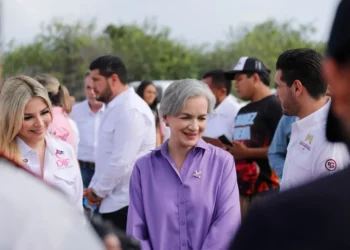BRIGADA NAVIDEÑA Américo y María llevan beneficios a Higuerillas