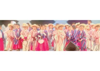 Destacan alumnos en Festival Navideño