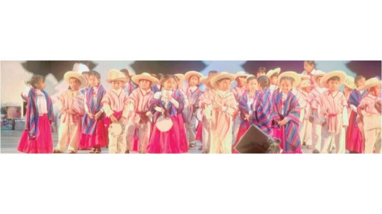 Destacan alumnos en Festival Navideño