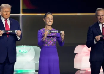 SHEINBAUM-TRUMP-CARNEY Hablan de fútbol; T-MEC no lo tocan