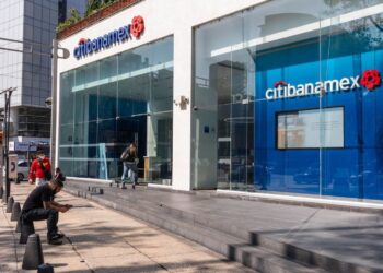 Bancos sí abrirán hoy