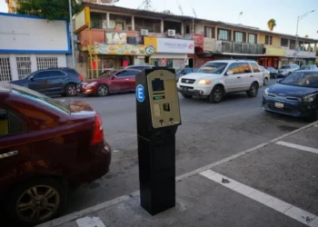 MODERNIZAN INFRAESTRUCTURA VIAL Colocan nuevos parquímetros