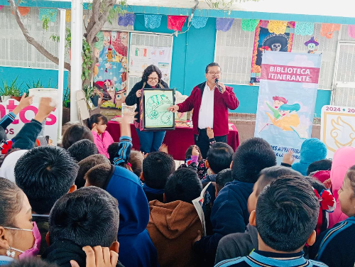 PROMUEVEN EL HÁBITO DE LA LECTURA EN ESCUELAS CON EL PROGRAMA BIBLIOTECA ITINERANTE