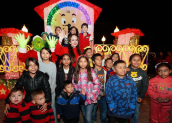 BRILLA NUEVO LAREDO: CARMEN LILIA ENCIENDE EL PINO NAVIDEÑO E INAUGURAN VIVEROS MÁGICO CON 200 FIGURAS GIGANTES Y MÁS DE 200 MIL LUCES LED
