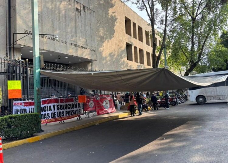 Protestan campesinos a favor de afectados por inundaciones