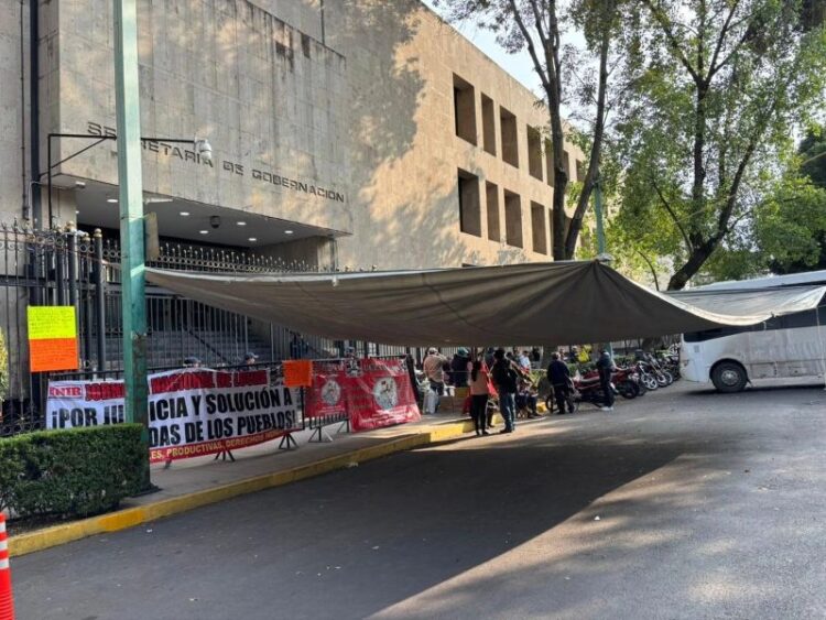 Protestan campesinos a favor de afectados por inundaciones