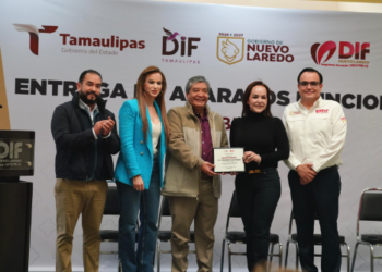 CARMEN LILIA Y SISTEMA DIF ENTREGAN APARATOS FUNCIONALES Y RECIBEN DONATIVO DE 100 SILLAS DE RUEDAS PARA PERSONAS CON DISCAPACIDAD