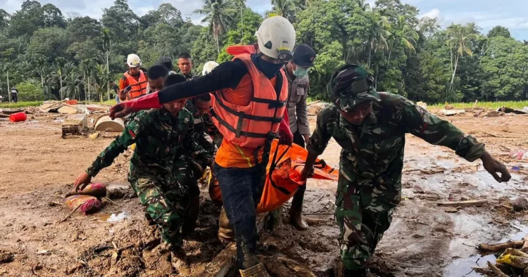 INDONESIA, CON MÁS VÍCTIMAS Suman 800 los muertos por inundaciones en Asia