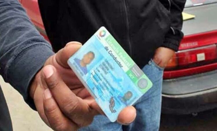 AFECTAN A USUARIOS Cuestan 21 mil pesos las licencias federales