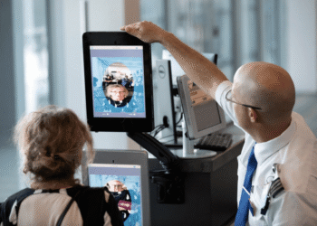 A PARTIR DEL 26 DE DICIEMBRE Tomarán datos biométricos al entrar y salir de los EU