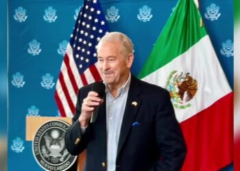 PARA FORTALECER LAZOS Visita los Dos Laredos embajador Johnson