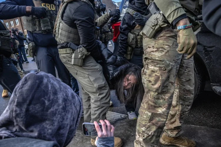 FENÓMENO SIN PRECEDENTES Abandonan más migrantes EU