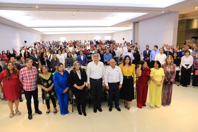 LIBERTAD DE EXPRESIÓN Celebra Américo a los periodistas