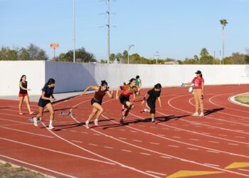 Destacan en selectivo Municipal de atletismo 2026