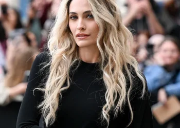 Paris Jackson denuncia presunto mal manejo del legado de su padre