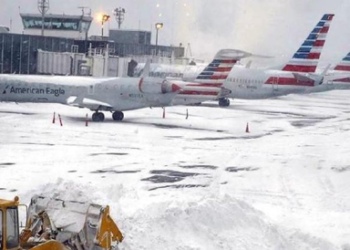 Cancela EU más de 12 mil vuelos por frío extremo