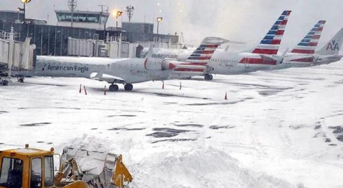 Cancela EU más de 12 mil vuelos por frío extremo