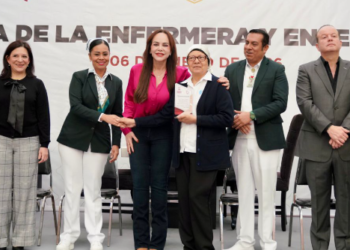 REFRENDA ALCALDESA CARMEN LILIA CANTUROSAS RESPALDO AL SECTOR SALUD DURANTE HOMENAJE AL PERSONAL DE ENFERMERÍA